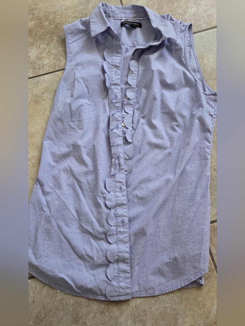 Banana Republic Lavender Sleeveless Scallop-Trim Button Front Top